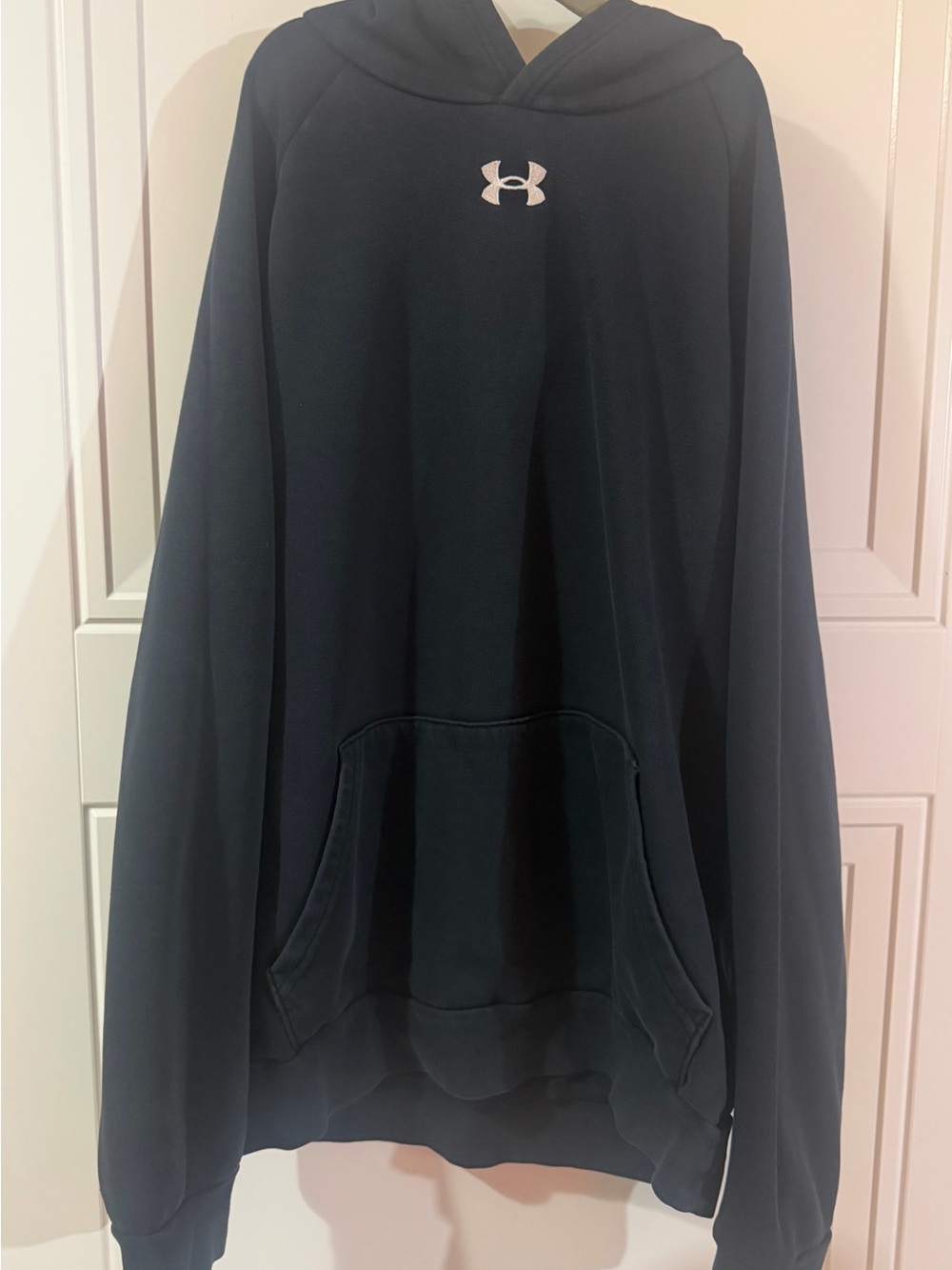 Under Amour Boys Youth XL Black hooded pullover sweater